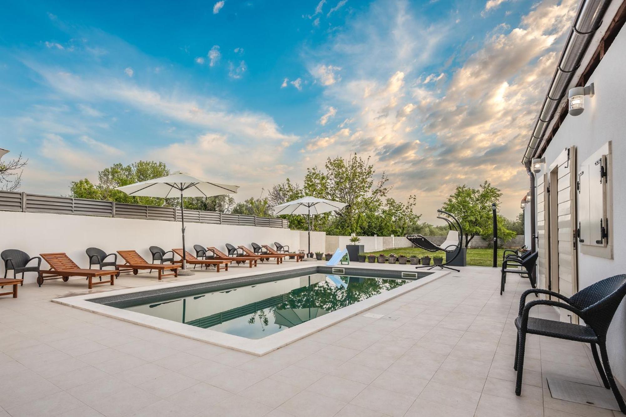 Villa Leny With Pool Sukosan Exterior photo