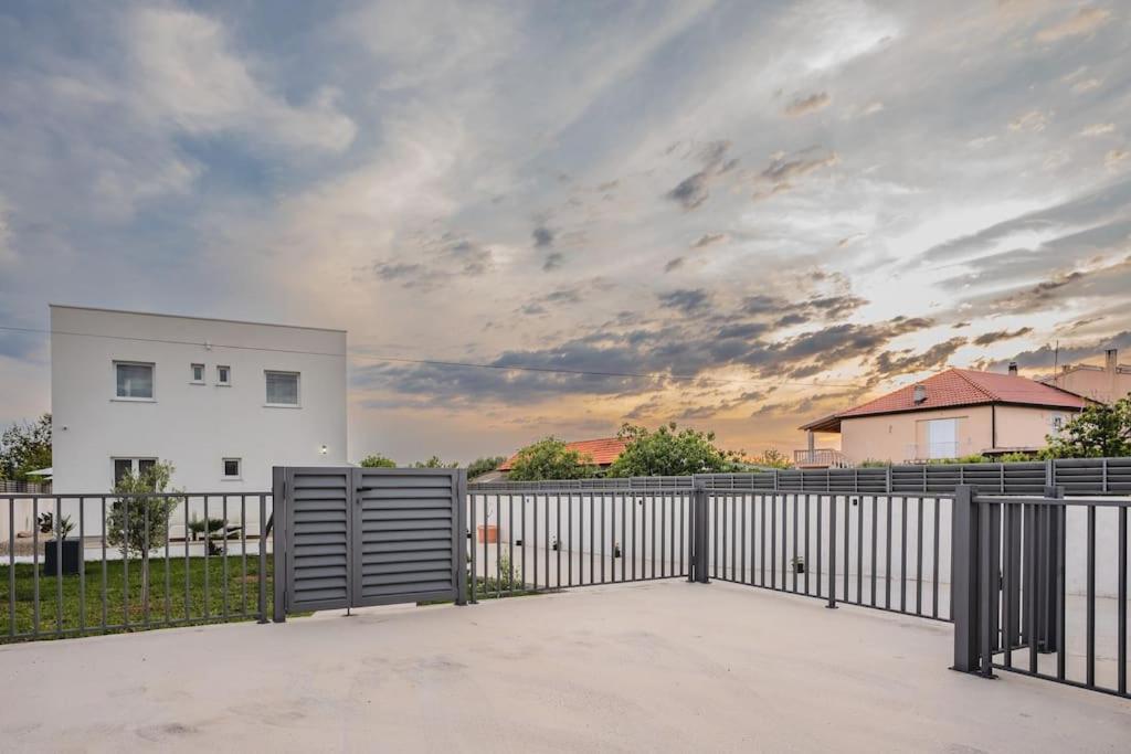 Villa Leny With Pool Sukosan Exterior photo