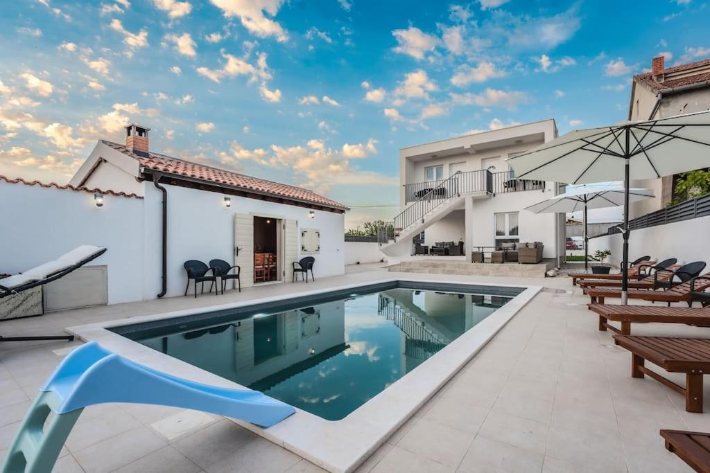 Villa Leny With Pool Sukosan Exterior photo